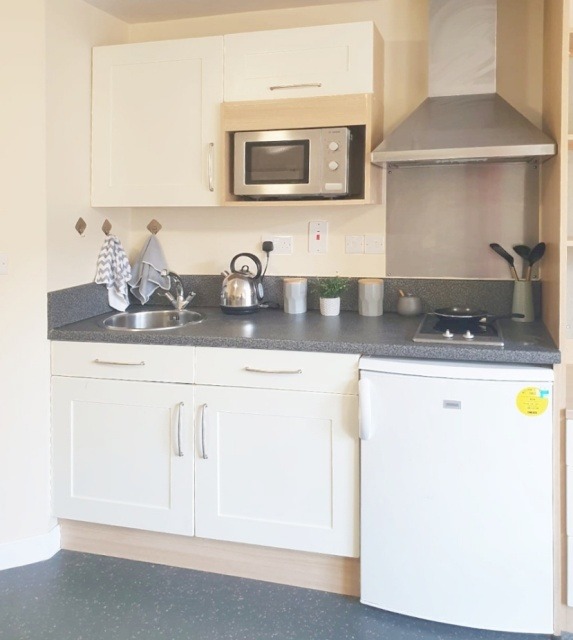 Leeds university campus vs off-campus housing,Economical student apartments in Leeds