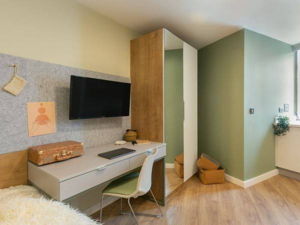 Pros and cons of London student residence halls,Cost-effective student residence London