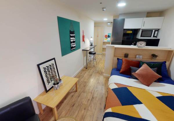 Benefits of living in London student halls,Cheap student accommodation London