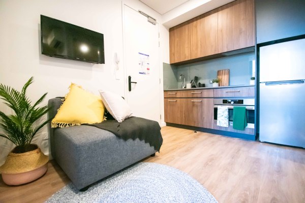 Checklist for moving into a London student apartment,Best deals for student accommodation in London