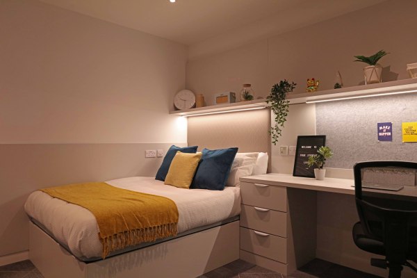 Best time of year to look for student housing in London,Budget student apartments London