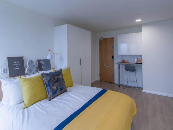 Benefits of living in Portsmouth student halls,Price range for student penthouses in Portsmouth