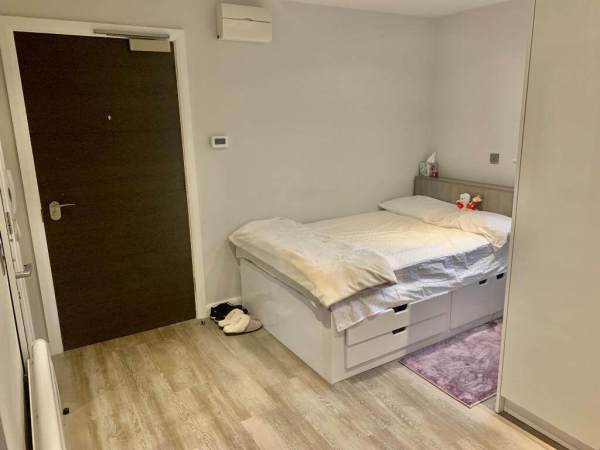 Advantages of en-suite rooms in London student housing,Budget student apartments London