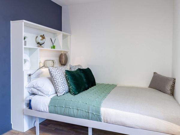 Belfast student accommodations with gyms or fitness centers,Belfast city center student flat rents