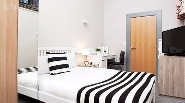 Luton student accommodation contracts explained,Luton city center student flat rents