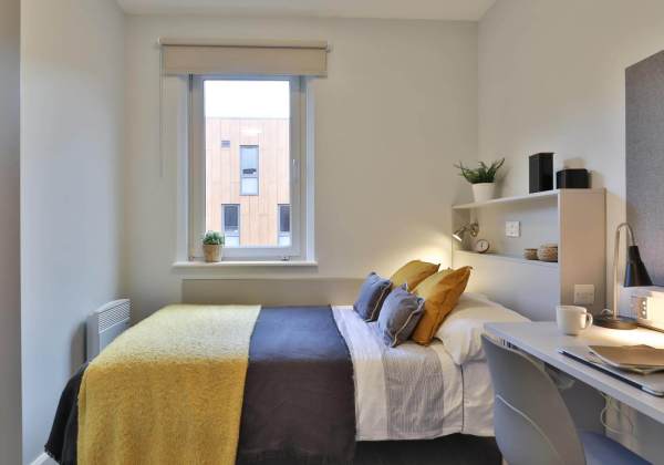 Advantages of en-suite rooms in London student housing,London student halls rent prices