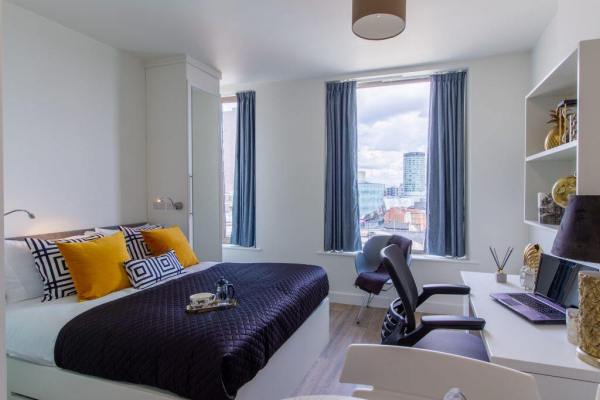 How to negotiate rent for student properties in Edinburgh,Cost of student accommodation near Edinburgh tube stations