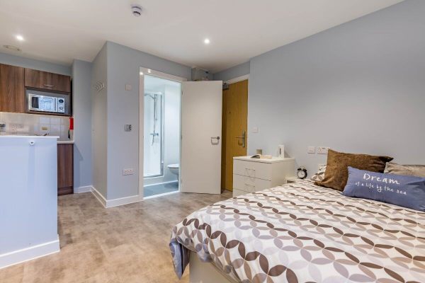 Advantages of en-suite rooms in Glasgow student housing,Shared student flat monthly costs Glasgow