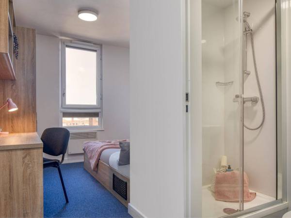 Advantages of en-suite rooms in London student housing,Are there security guards in London student accommodations?