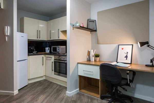 London student accommodations with gyms or fitness centers,Low-cost student flats in London