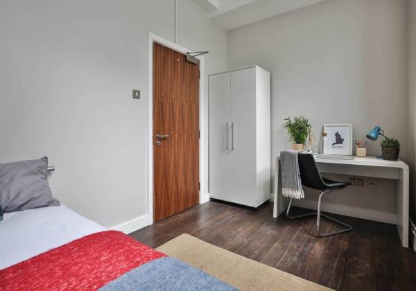 Leicester student accommodation near top universities,Leicester student flats with a balcony.