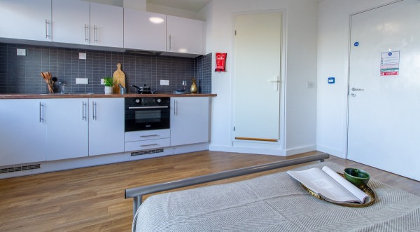 Things to check before signing a lease in London,London student accommodations near public transport.