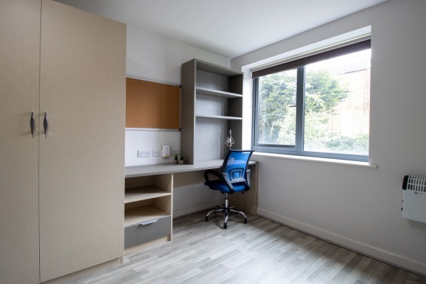 Finding roommates for London student flats,London student accommodation monthly rent