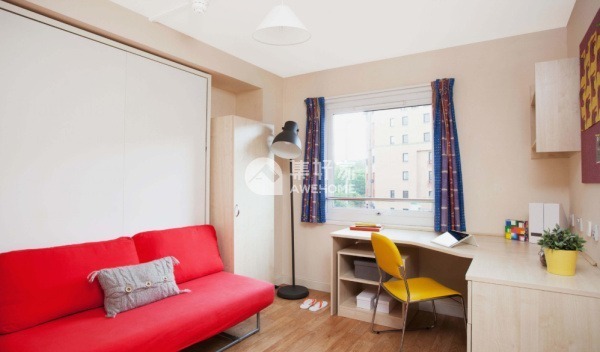 London student accommodations with gyms or fitness centers,How comfortable are the beds in London student apartments?