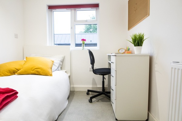 London student accommodations with gyms or fitness centers,London student halls rent prices