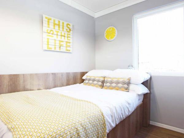 Advantages of en-suite rooms in Bristol student housing,Bristol student flats with a balcony.