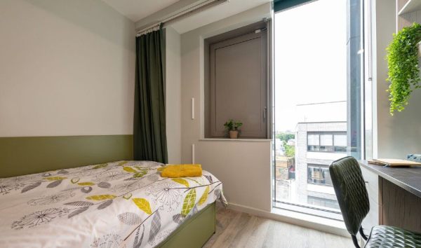 Pros and cons of Luton student residence halls,Student studio apartments in Luton prices