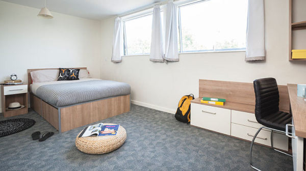 Maintenance requests for London student flats,Affordable student en-suite London rentals