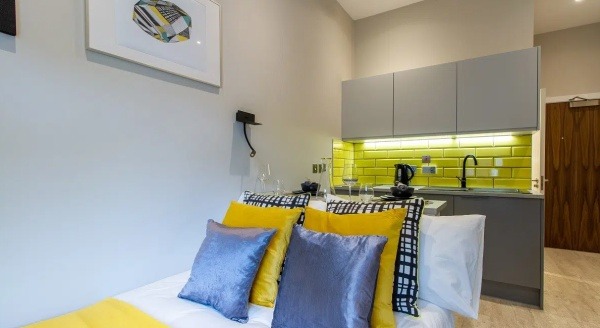 Advantages of en-suite rooms in Luton student housing,Price range for student penthouses in Luton