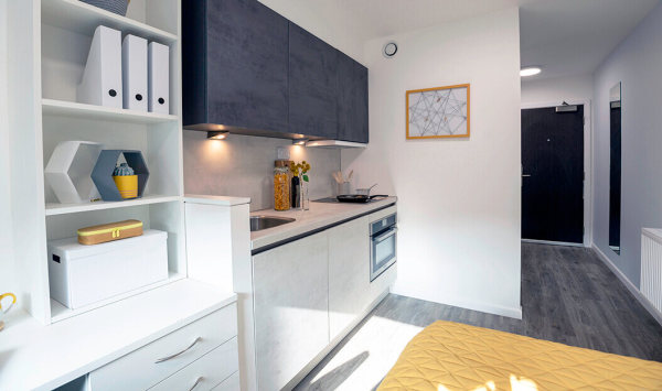 Furnished vs unfurnished student apartments in London,London student accommodations near public transport.