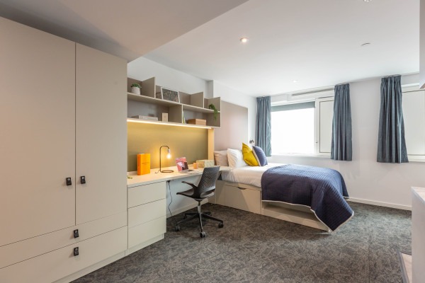 Renewing or ending a student housing lease in London,Student shared apartments London pricing