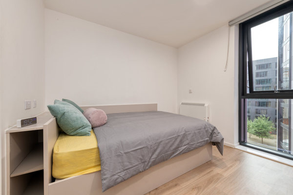 Pros and cons of London student residence halls,Student studio apartments in London prices