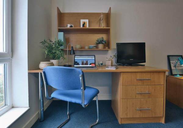 Pros and cons of Wolverhampton student residence halls,Student housing offers in Wolverhampton