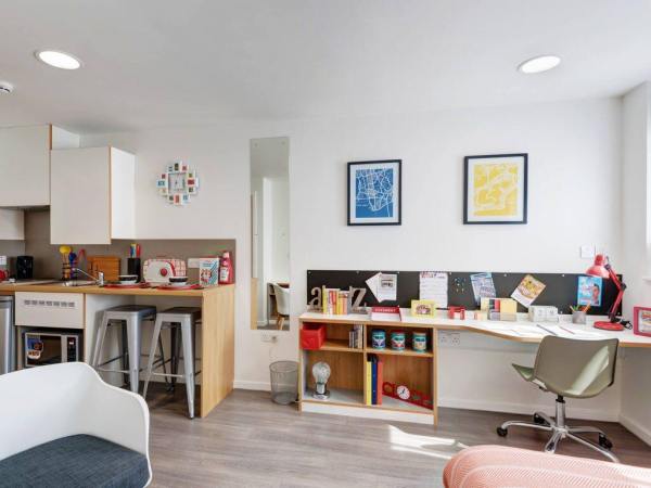 Steps to rent a student property in London,Shared student flat monthly costs London