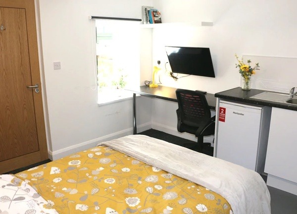 Benefits of living in London student halls,London student housing price range