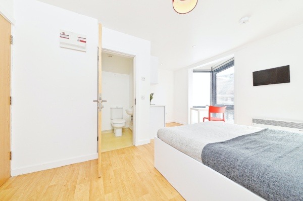 Benefits of living in a London student community,London student accommodation price trends