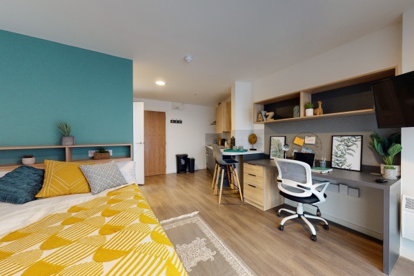 Pros and cons of Luton student residence halls,Pricing for student flats in central Luton