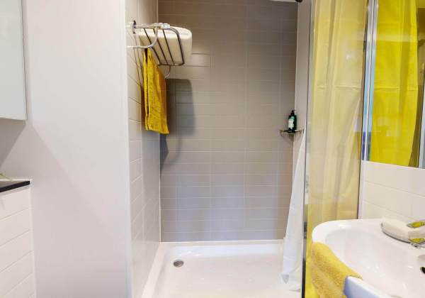 Advantages of en-suite rooms in Liverpool student housing,Liverpool student accommodation special offers