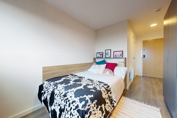 Edinburgh university campus vs off-campus housing,Economical student apartments in Edinburgh