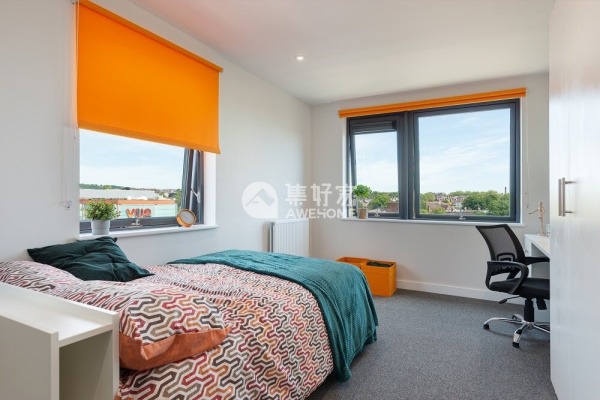 Best time of year to look for student housing in Perth,Perth student flats with a balcony.