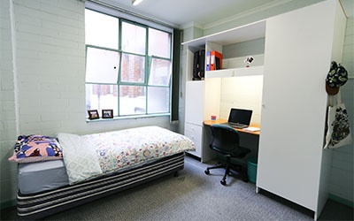 Finding roommates for Melborune student flats,Melborune student flats with a balcony.