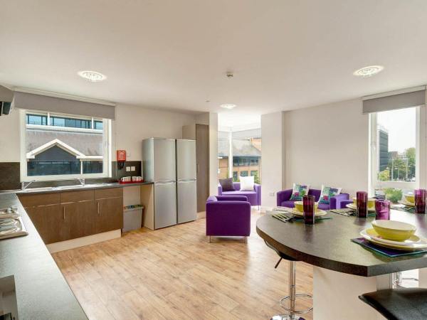 Pros and cons of Newcastle-under-lyme student residence halls,Best priced student housing in Newcastle-under-lyme