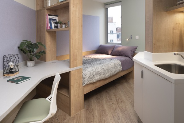 Maintenance requests for London student flats,Price range for student penthouses in London