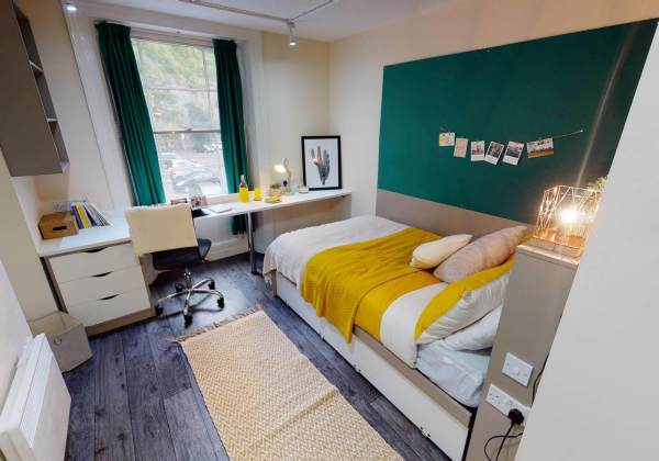 Recommendations for London student housing agencies,Shared student flat monthly costs London