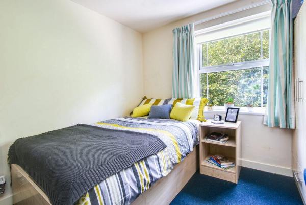 Renewing or ending a student housing lease in London,Student housing offers in London