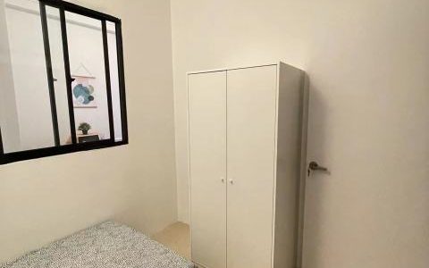 Maintenance requests for Adelaide student flats,Do Adelaide student apartments have air conditioning?
