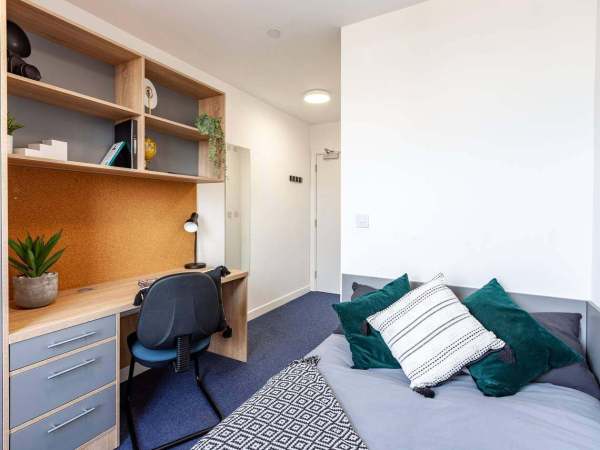 Finding roommates for Lancashire student flats,Lancashire student rooms with all utilities included price