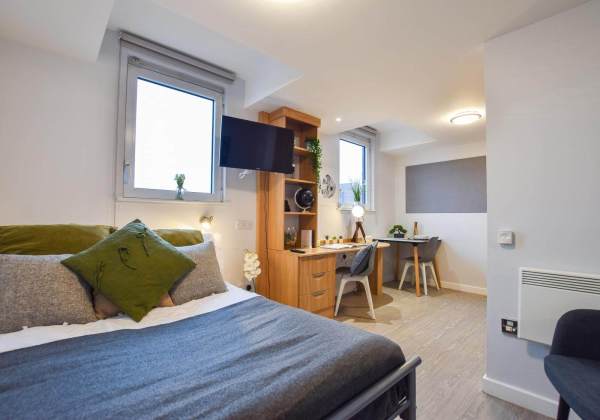 Best time of year to look for student housing in Manchester,Manchester student halls rent prices