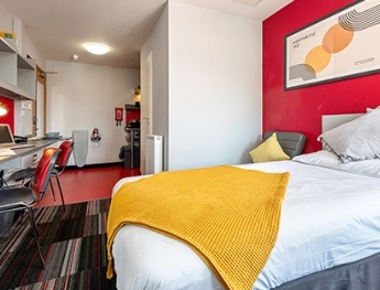 Finding roommates for London student flats,How comfortable are the beds in London student apartments?