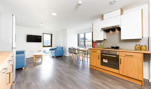 Benefits of living in London student halls,Price comparison for student flats in London