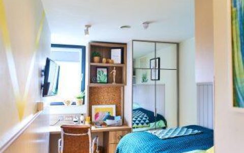 Pros and cons of Adelaide student residence halls,Price comparison for student flats in Adelaide