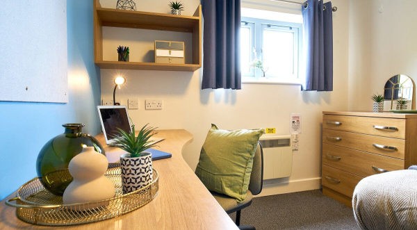 Things to check before signing a lease in London,Student accommodation promotions London