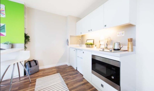 Advantages of en-suite rooms in Coventry student housing,Price range for student penthouses in Coventry