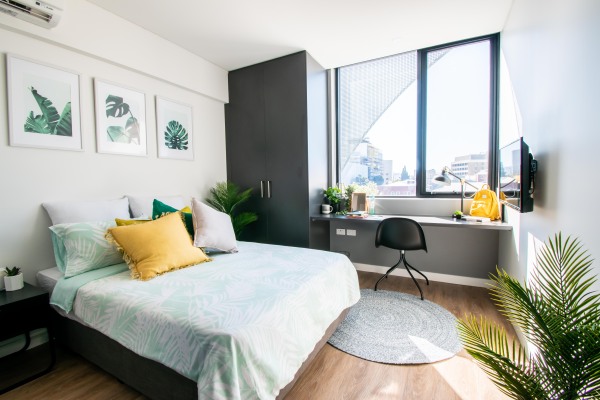 Pros and cons of London student residence halls,London student accommodation monthly rent