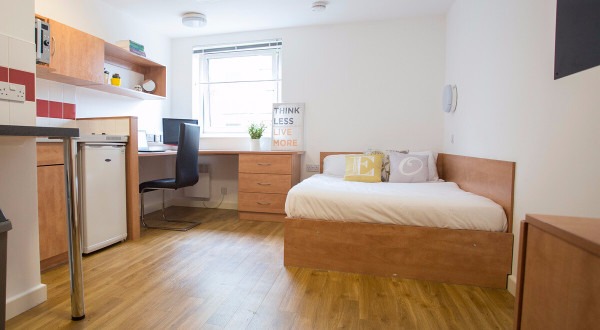 Renewing or ending a student housing lease in London,London student housing near campus prices