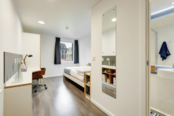 Advantages of en-suite rooms in Leeds student housing,Student housing offers in Leeds